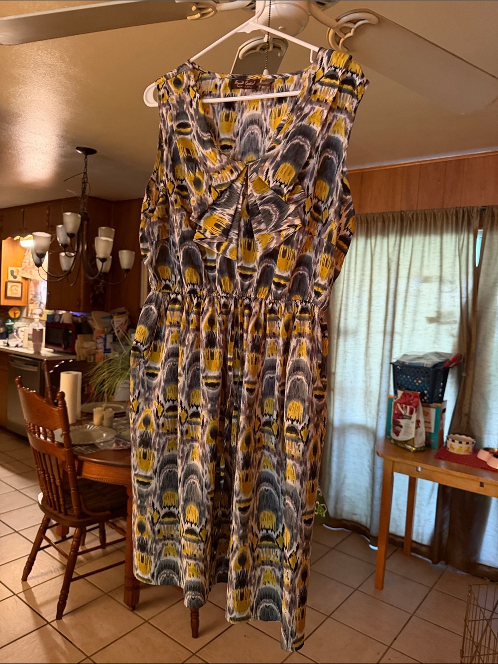 Sleeveless Yellow and Gray Patterned Midi Dress with V-Neck